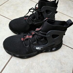 Men's Black Athletic Shoes